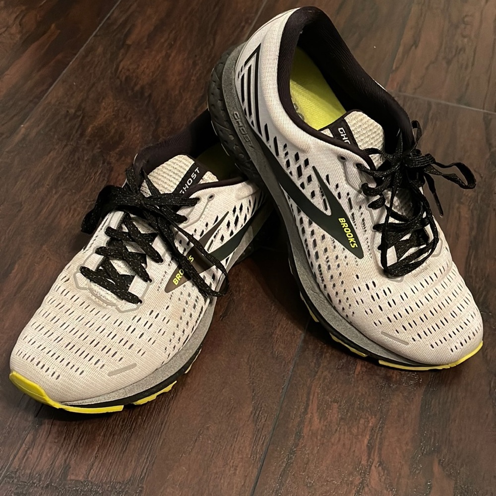 BROOKS 13 Run Ghost Visible